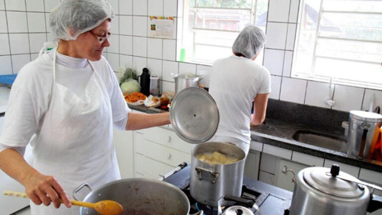 Ajudante de Cozinha