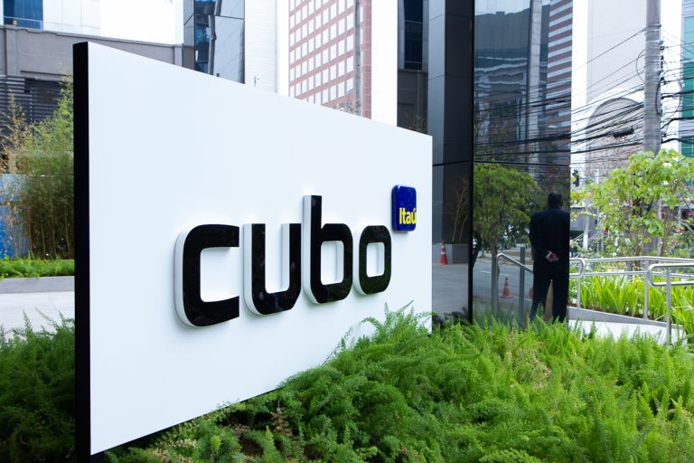 Cubo Itaú, Pão de Açúcar e Royal Face